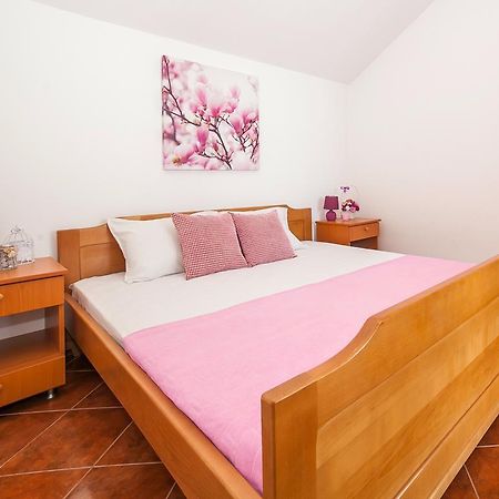 Apartments Elena Тиват Екстериор снимка