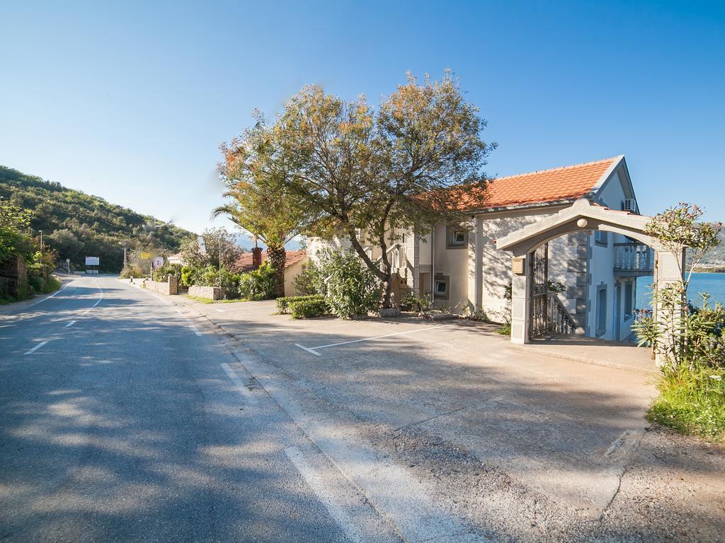 Apartments Elena Тиват Екстериор снимка