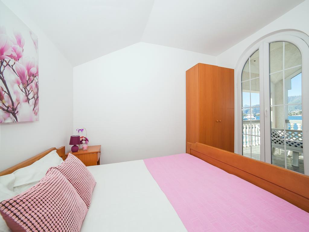 Apartments Elena Тиват Екстериор снимка